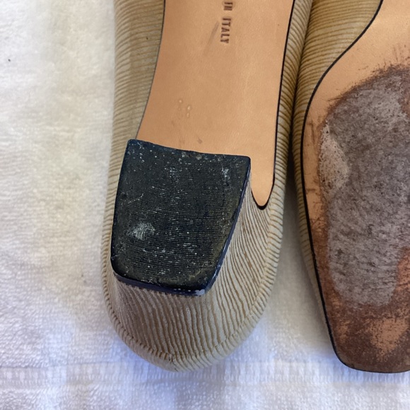 SALVATORE FERRAGAMO Beige Tan closed toe 1" kitten heel sz 7.5 VTG feel shoe - Picture 9 of 14